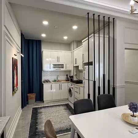 Taksim Square Luxury 4br Next To Perfect For Families & Groups דירה איסטמבול