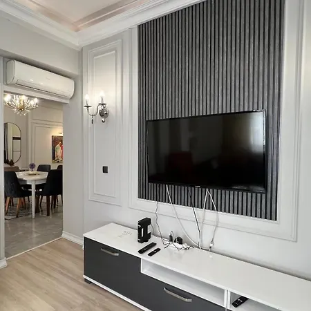Taksim Square Luxury 4br Next To Perfect For Families & Groups イスタンブール